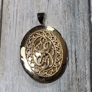 Vintage Oval Locket  Pendant.